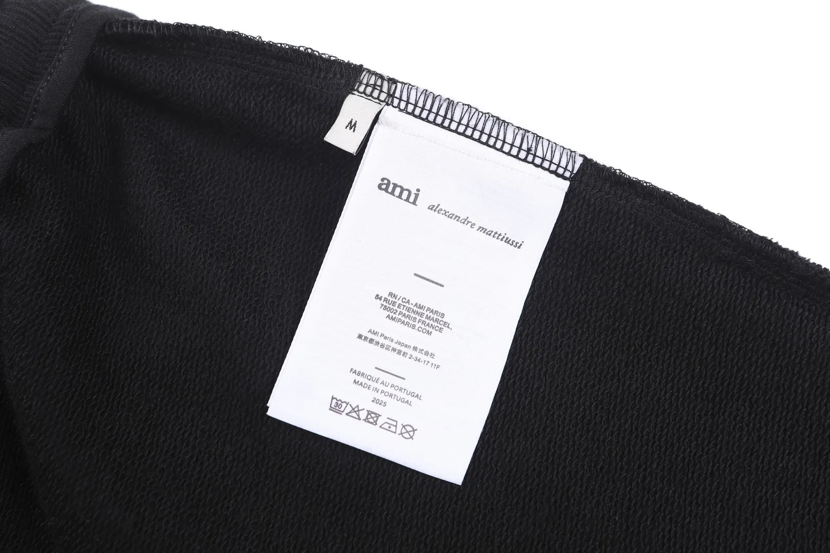 Ami Paris 26SS contrasting color embroidered ADC sports casual shorts ●Authentic 2500 purchased and developed ●21 count double yarn terry sweatshirt material 435g ●32 count plain weave lining 180g ●1*1 stretch rib 470g ●Imported embroidery ●Fabric enzyme washing ●Customized 1:1 bell ●Customized 1:1 trouser cord ●Customized 1:1 eyelet ●Customized 1:1 trademark ●Fit version ●Size: S M L XL ●Model number: 26136/2B#05